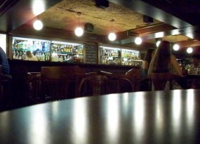 The Basement English Pub - Som de Alta Qualidade e Controle de Iluminação